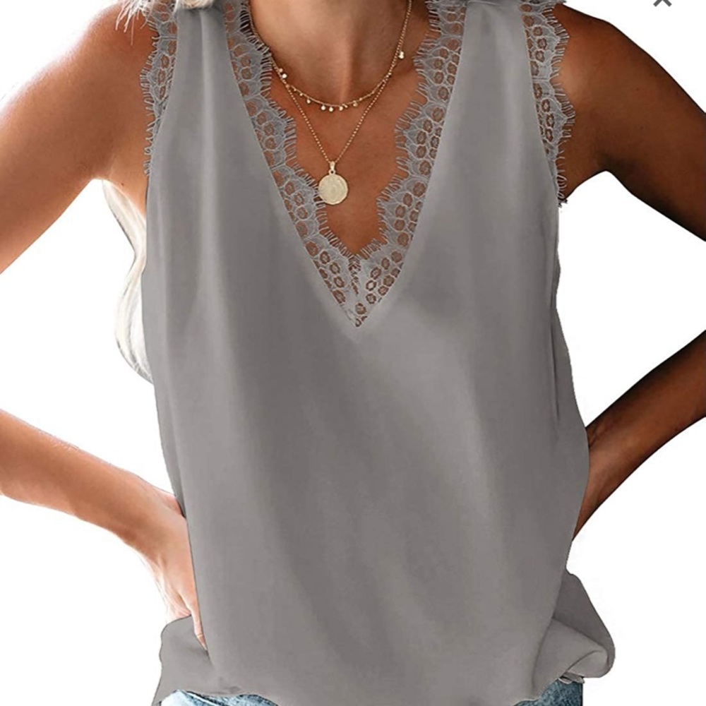 🌟SALE🌟 Lace trim tank